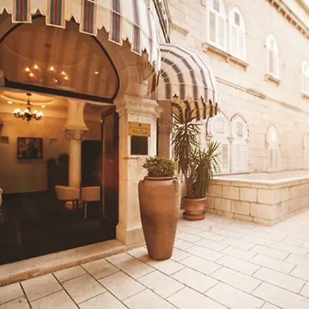 Orsula Hotel